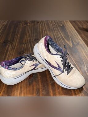 Brooks Ghost 14 Women's Cream Sneakers with Purple and Navy Trim